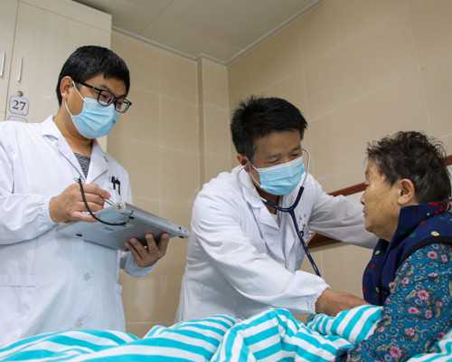 艾叶泡脚对生育有何益处？暖宫助孕效果解析